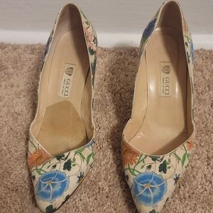 Vintage Gucci pumps